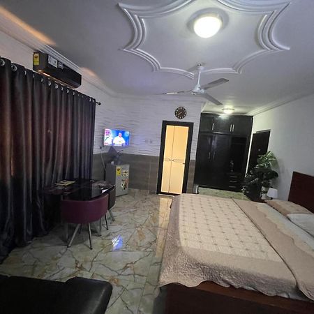 Nesta Barron -Home Away From Home North Legon Exterior photo