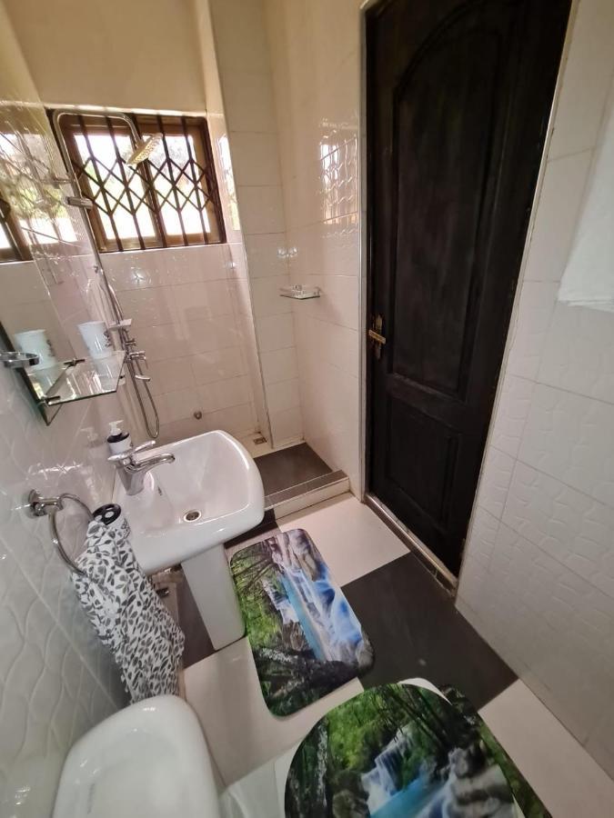 Nesta Barron -Home Away From Home North Legon Exterior photo