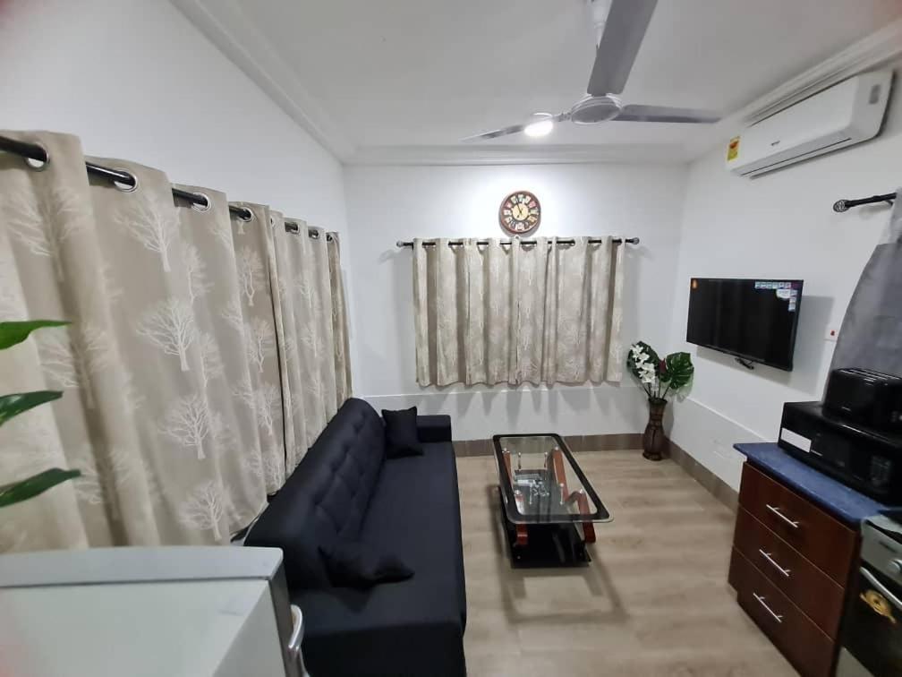 Nesta Barron -Home Away From Home North Legon Exterior photo