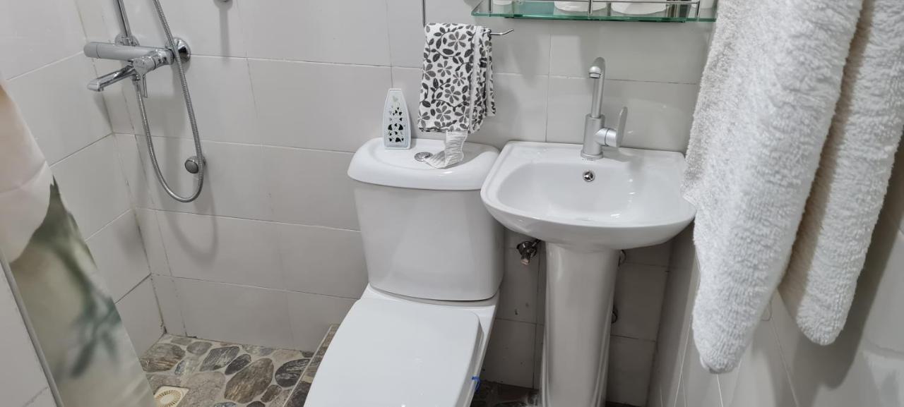 Nesta Barron -Home Away From Home North Legon Exterior photo