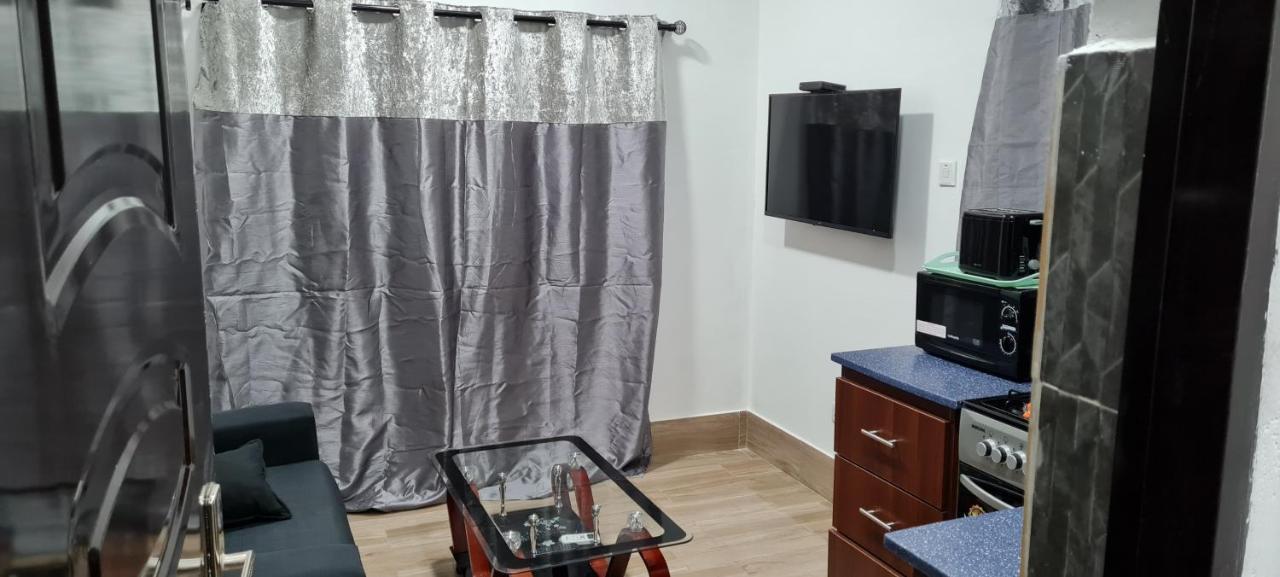 Nesta Barron -Home Away From Home North Legon Exterior photo