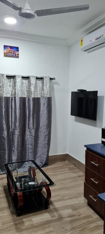 Nesta Barron -Home Away From Home North Legon Exterior photo