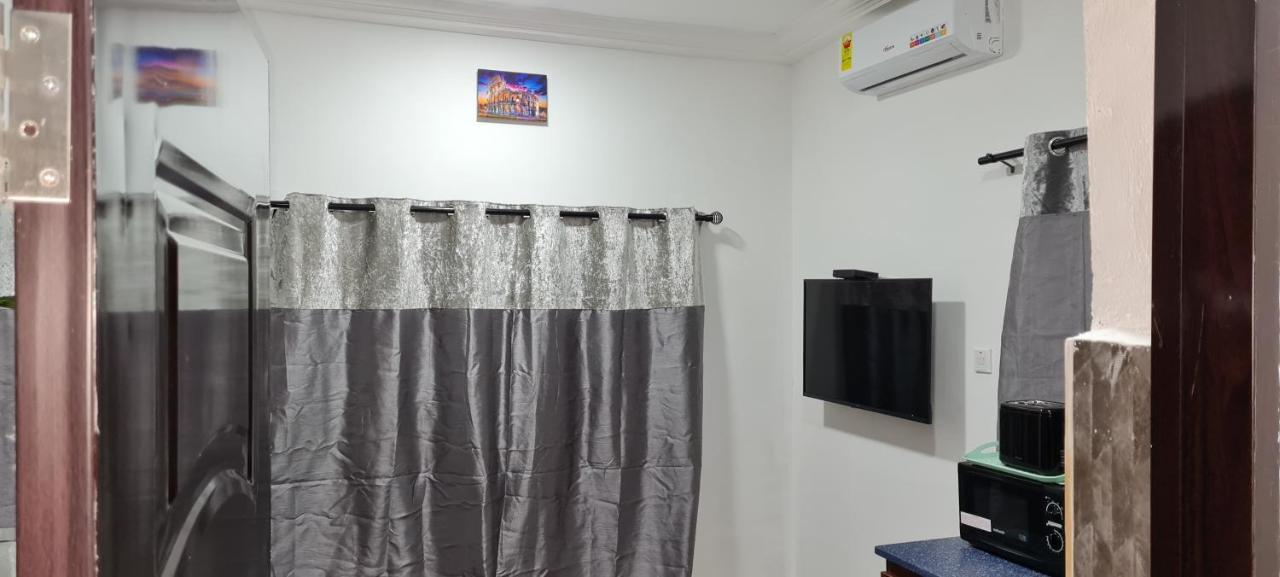 Nesta Barron -Home Away From Home North Legon Exterior photo