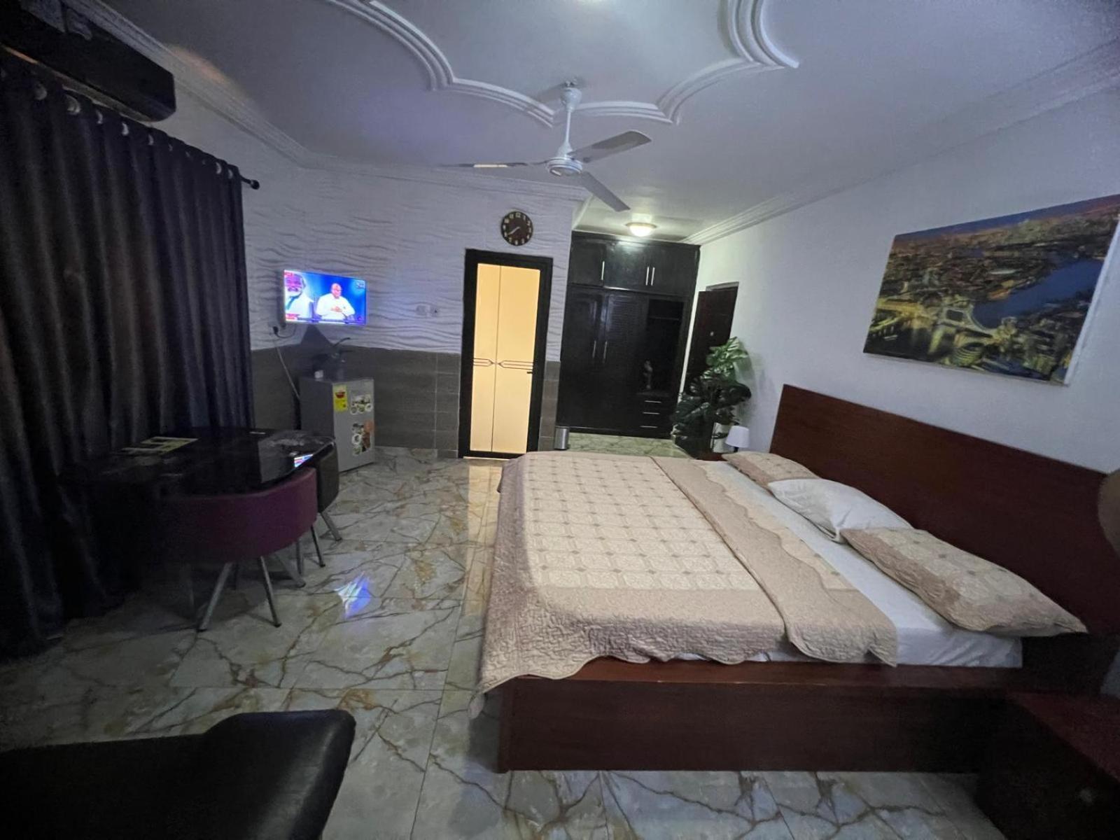 Nesta Barron -Home Away From Home North Legon Exterior photo