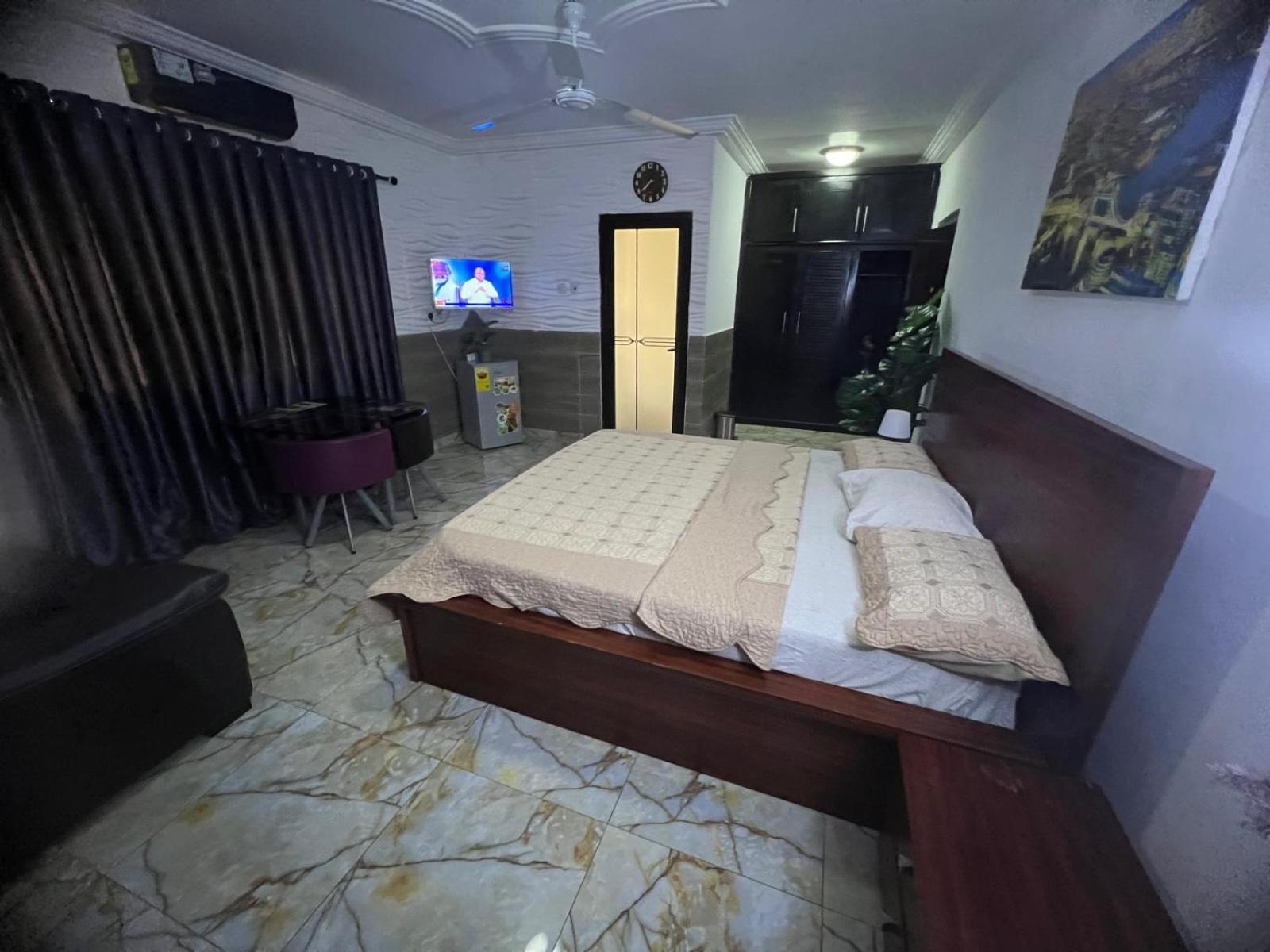 Nesta Barron -Home Away From Home North Legon Exterior photo