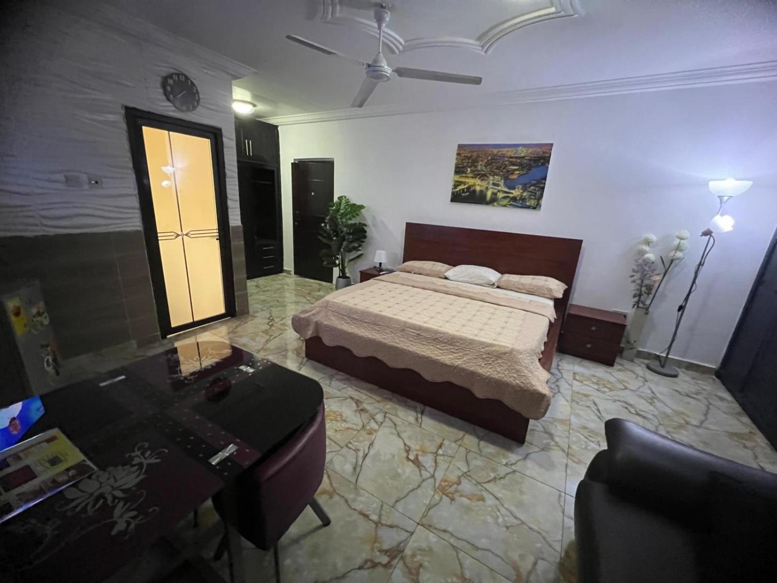 Nesta Barron -Home Away From Home North Legon Exterior photo