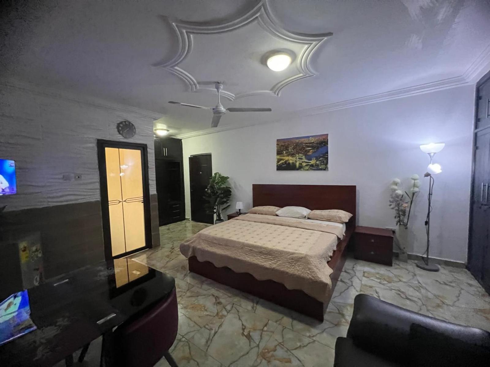 Nesta Barron -Home Away From Home North Legon Exterior photo