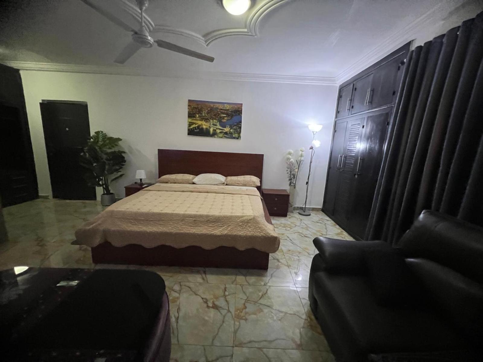 Nesta Barron -Home Away From Home North Legon Exterior photo