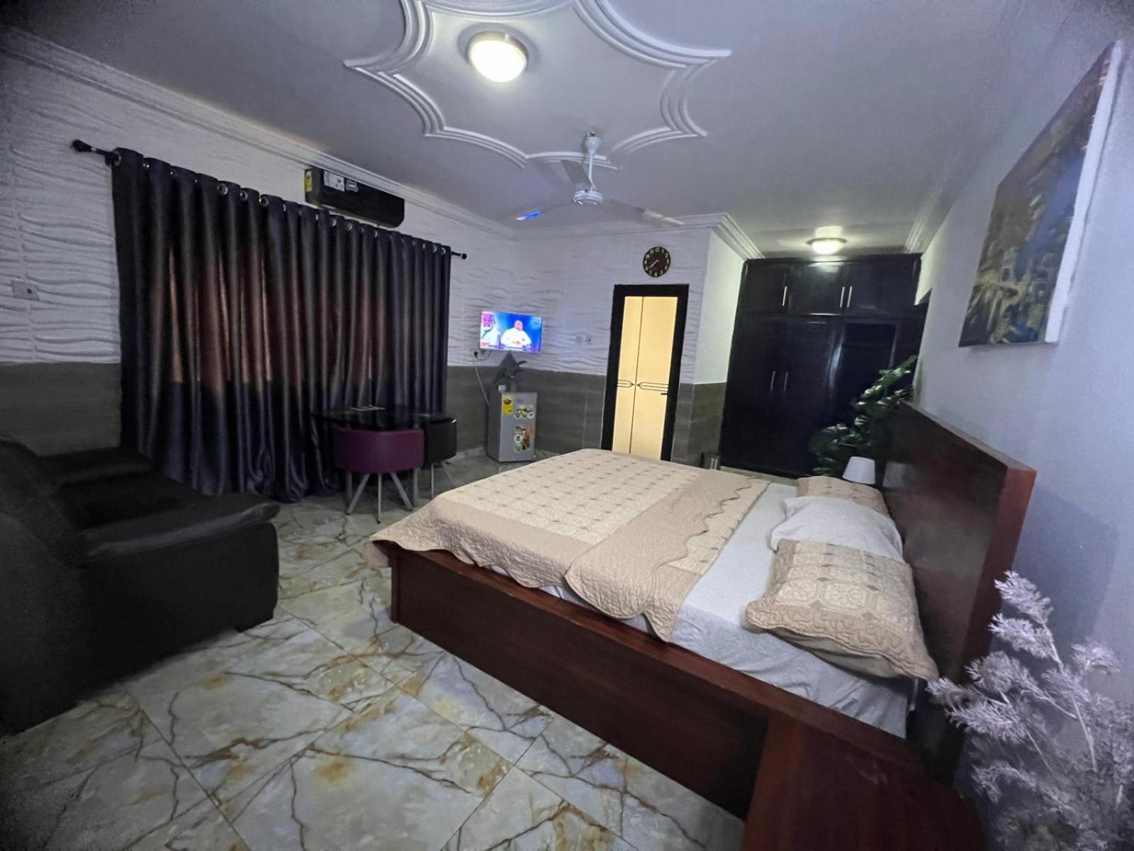 Nesta Barron -Home Away From Home North Legon Exterior photo