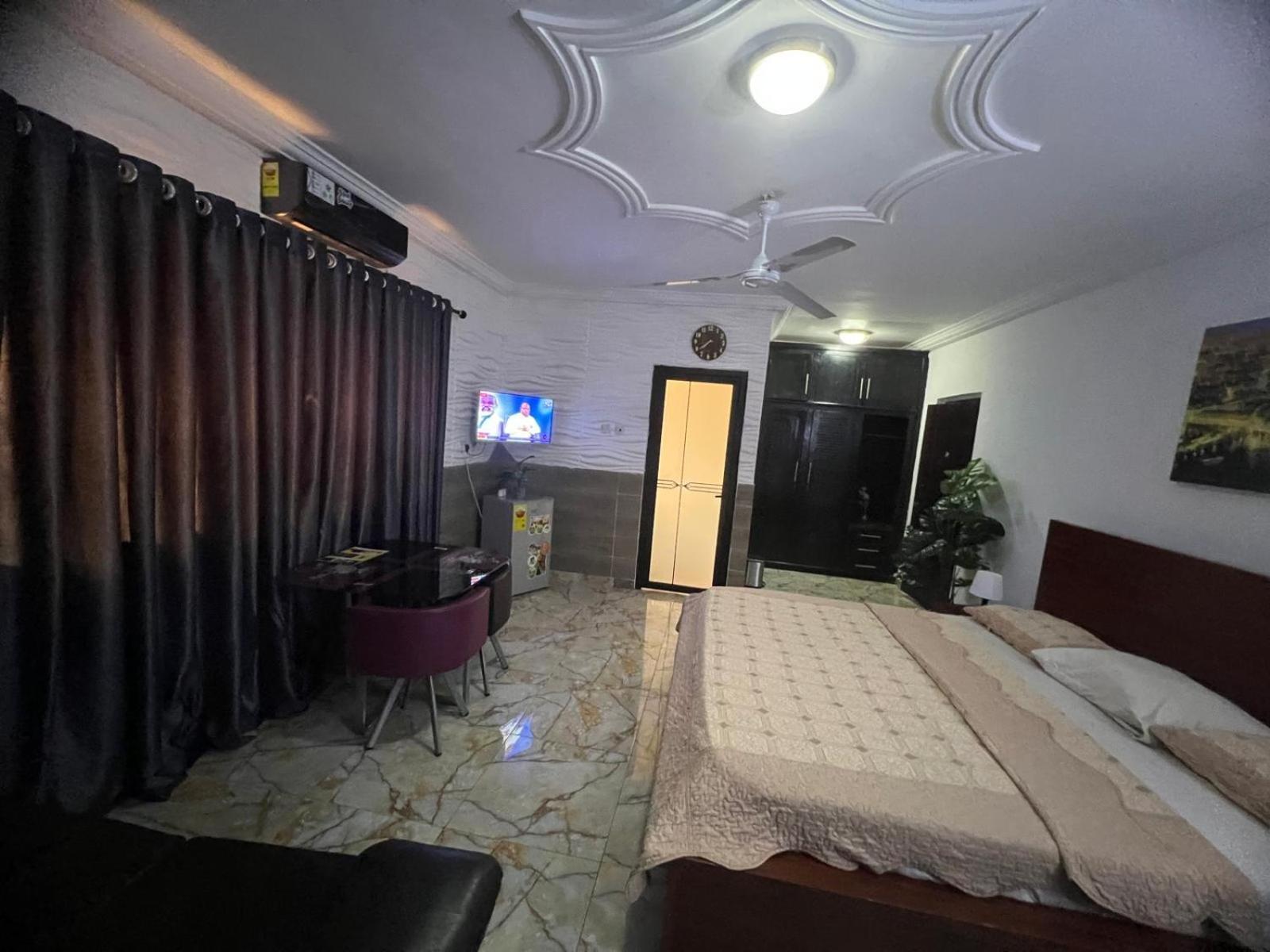 Nesta Barron -Home Away From Home North Legon Exterior photo