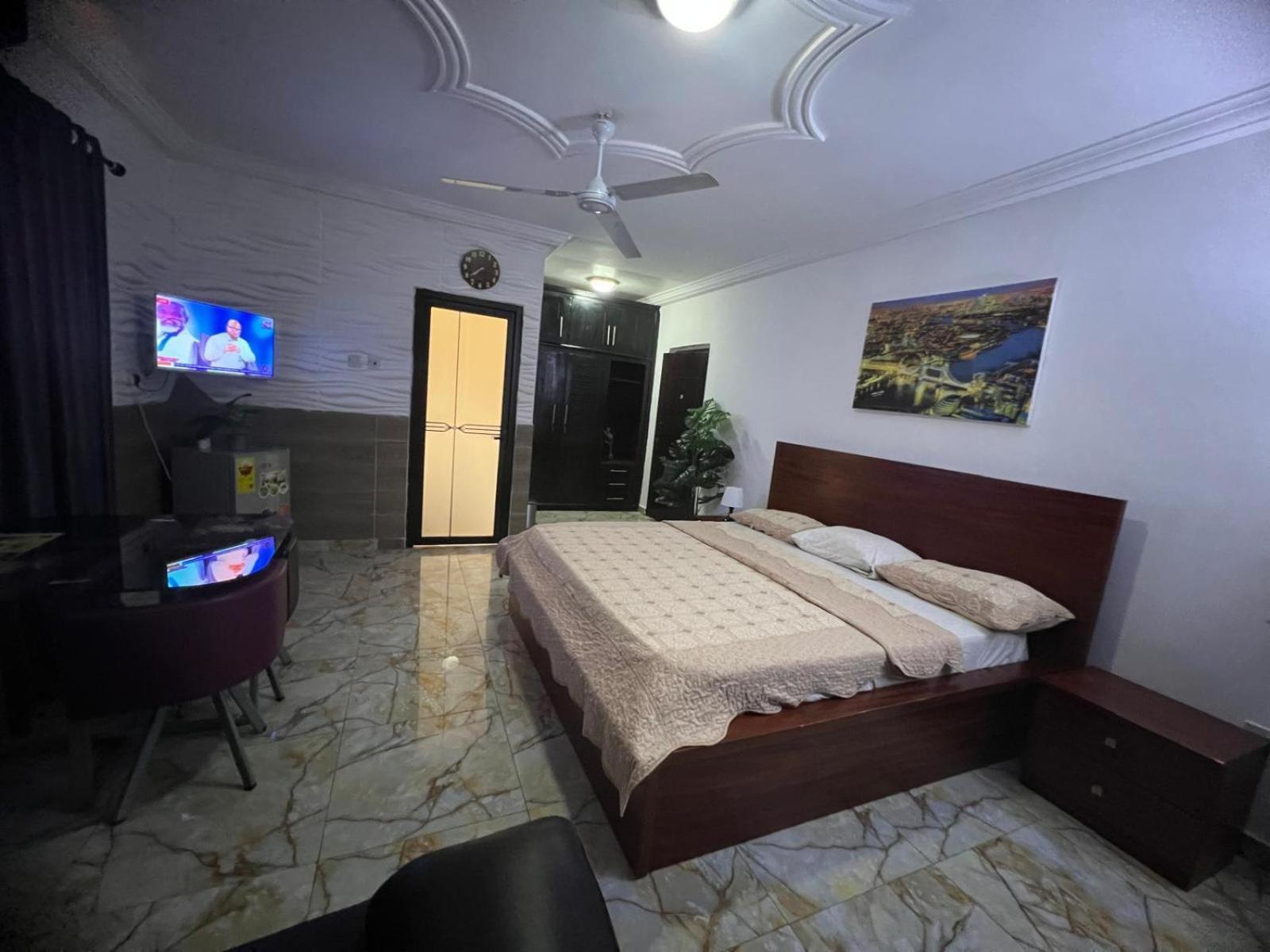 Nesta Barron -Home Away From Home North Legon Exterior photo