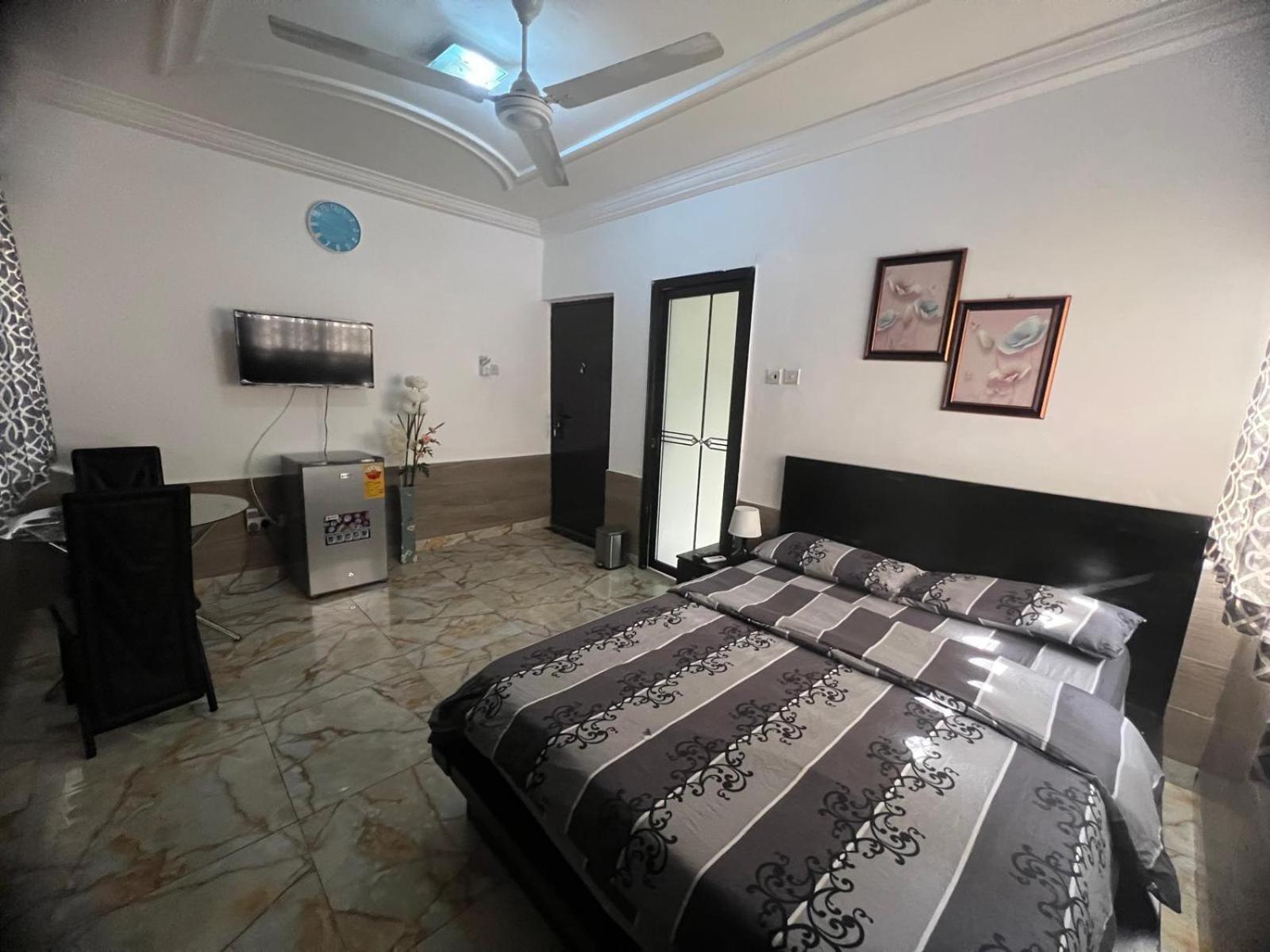 Nesta Barron -Home Away From Home North Legon Exterior photo
