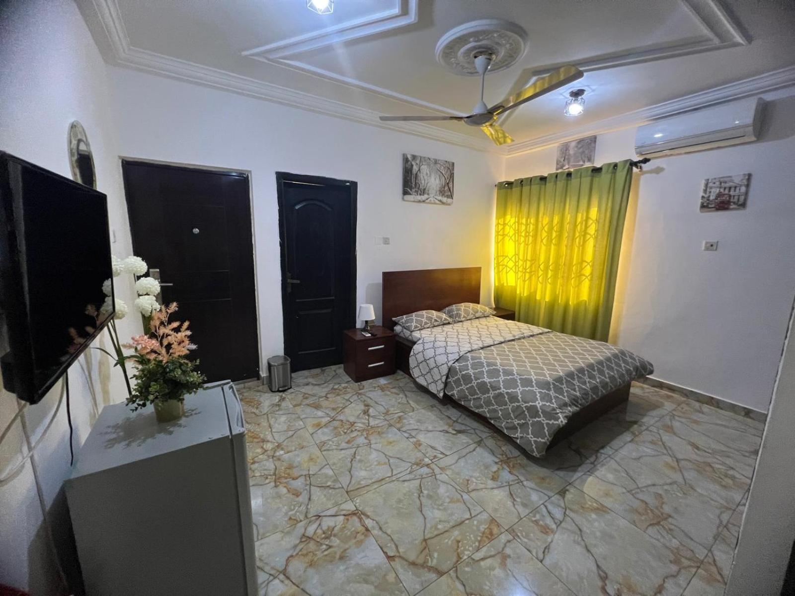 Nesta Barron -Home Away From Home North Legon Exterior photo