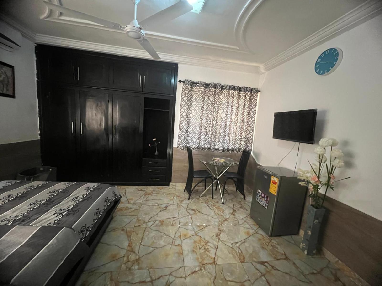 Nesta Barron -Home Away From Home North Legon Exterior photo
